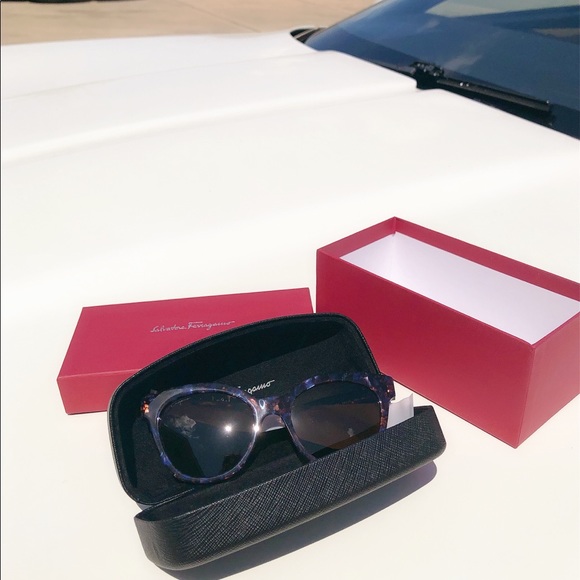 100% authentic Salvatore Ferragamo sunglasses - Picture 10 of 11